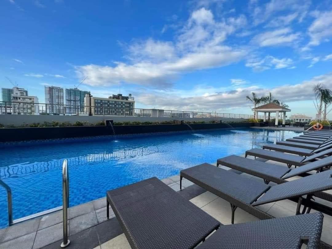 Coast Stay By J 40Th Floor Penthouse มะนิลา ภายนอก รูปภาพ