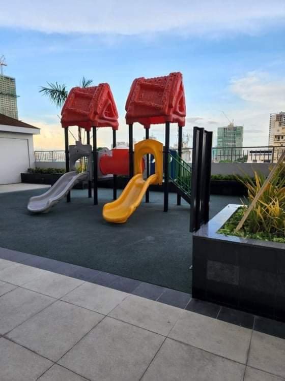Coast Stay By J 40Th Floor Penthouse มะนิลา ภายนอก รูปภาพ
