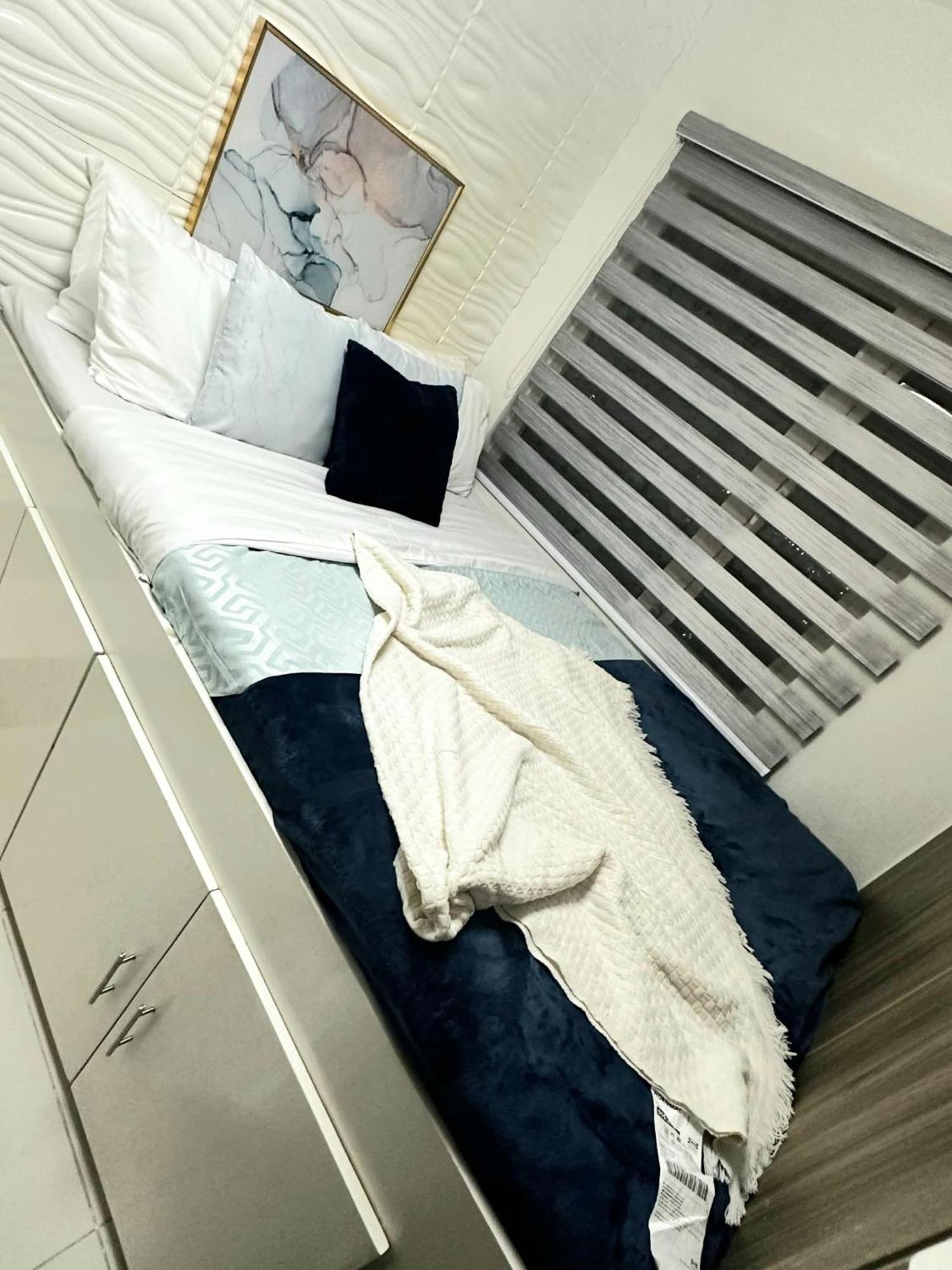 Coast Stay By J 40Th Floor Penthouse มะนิลา ภายนอก รูปภาพ